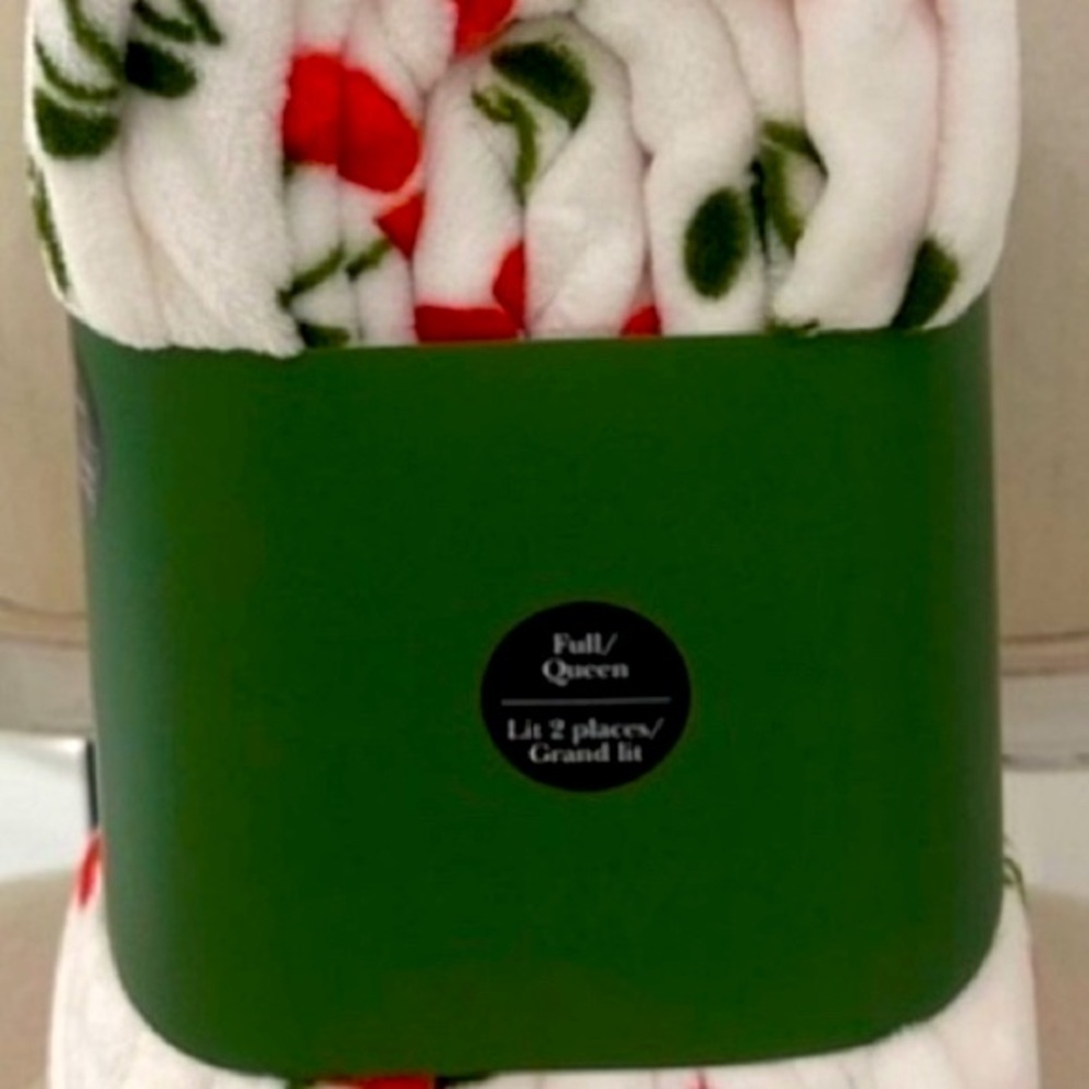 Kate Spade~Plush Blanket 🍒Red Cherry🍒🆕 - Picture 2 of 5